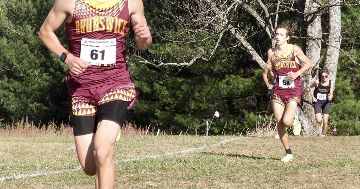 'Like a Brunswick locomotive,' Roaders' McGillivray stuns with first career win for 1A boys state cross