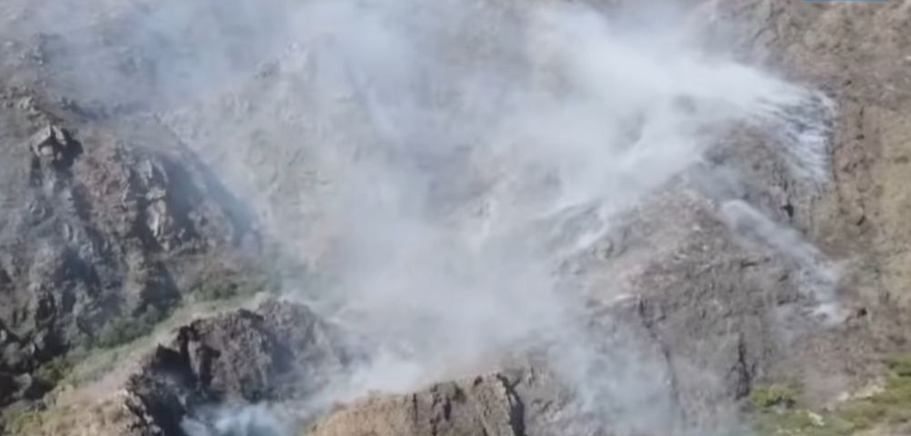 Incendio forestal en Las Aguaditas: el fuego sigue activo y preocupa a los vecinos