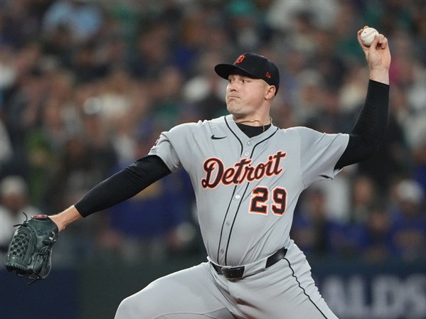 Tigers ace Tarik Skubal becomes the 12th pitcher to win consecutive Cy Young Awards