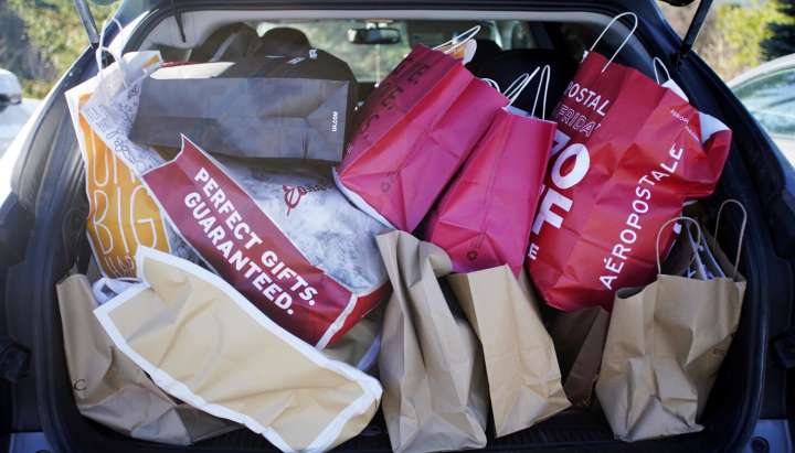 Holiday shopping scams grow due to AI. Here's how to stay safe.