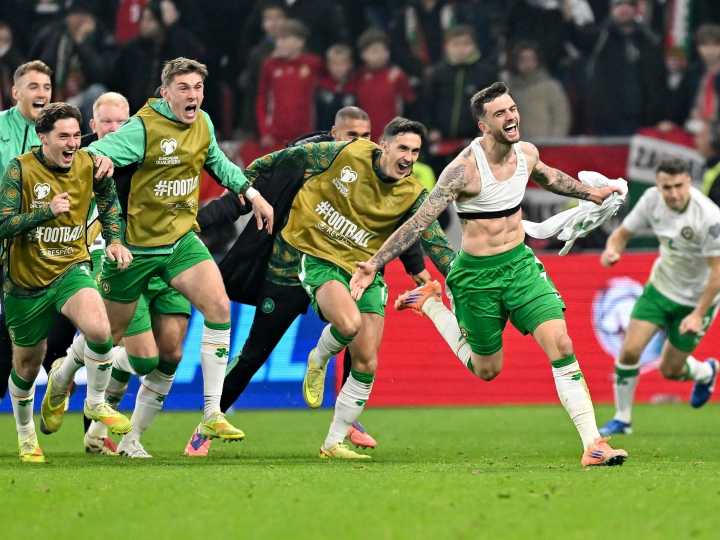 Irlanda hizo un milagro en Budapest: le ganó a Hungría en el minuto 95 y jugará el repechaje por clasificar al Mundial 2026