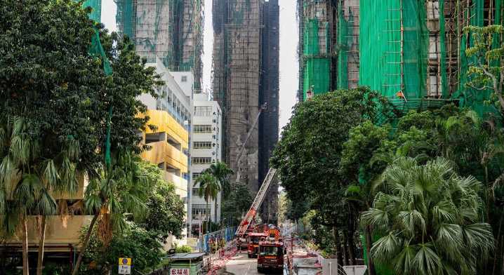 Hong Kong localiza a 144 desaparecidos tras incendio en complejo residencial