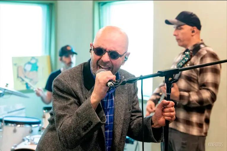 ¿Vuelve el Indio Solari?: grabó con los Fundamentalistas del Aire Acondicionado