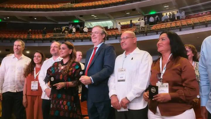 Ebrard promete a mineros acelerar autorización para exploración a gran escala en 2026