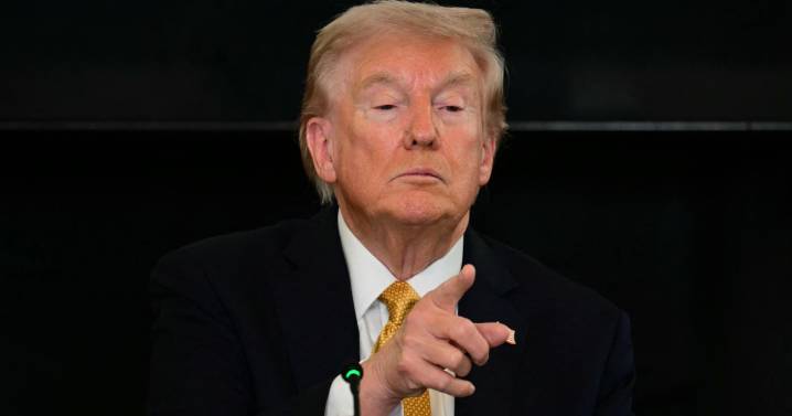 La venganza de Trump contra la BBC: amenaza con «acciones legales»