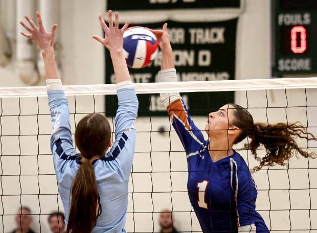 Franklin sweeps past Newton South to advance to volleyball final