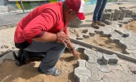 Gobierno Municipal avanza con la instalación de adocretos en el Centro de Isla Mujeres