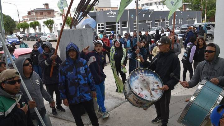 Protestas de desocupados de UOCRA en Caleta y Cañadón