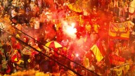 Hinchas del Tolima protagonizaron monumental banderazo previo al partido clave contra Santa Fe