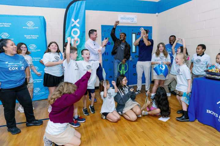 Super Bowl champ visits Glendale Boys and Girls Club