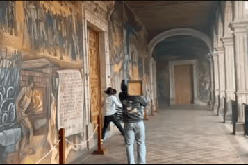 Toman manifestantes Palacio de Gobierno de Morelia tras asesinato del alcalde de Uruapan