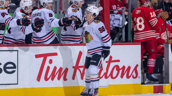 Bedard takes NHL scoring lead, Blackhawks defeat Red Wings for 3rd straight win