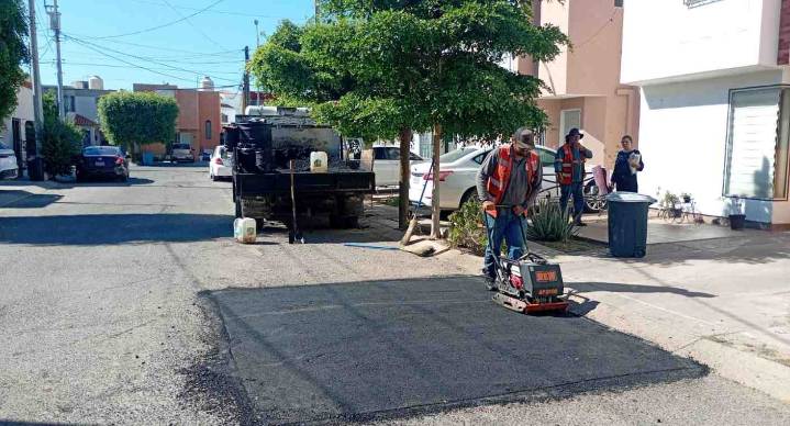 Realizan trabajos de bacheo en 30 colonias de Hermosillo