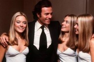 Julio Iglesias y las argentinas. Cuando Mónica Gonzaga hizo el amor en lo de Sinatra, los viajes de Marixa Balli y el idilio que no fue