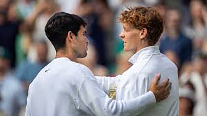 Finales ATP 2025 de Turín: Carlos Alcaraz sucumbe frente a Jannik Sinner