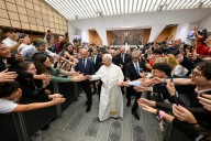 Papa León XIV alerta sobre adicciones en jóvenes provocadas por internet