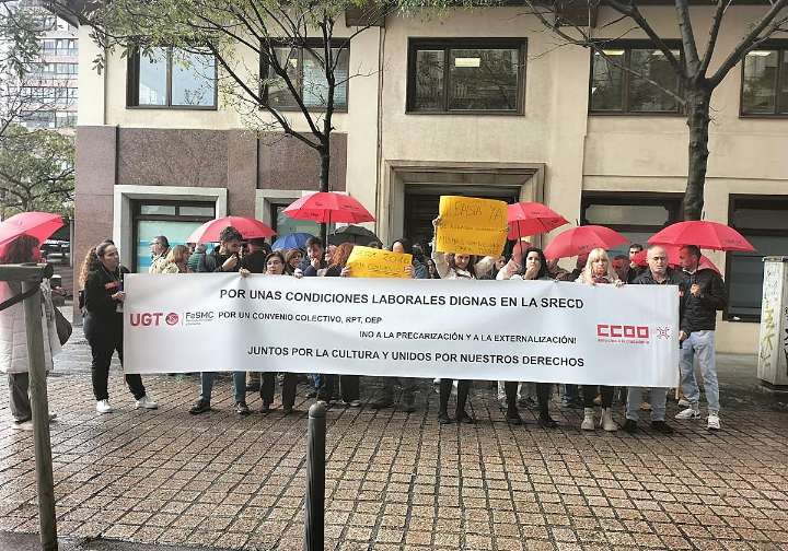 Sindicatos de la Sociedad de Cultura se movilizan ante la Consejería para exigir la negociación de su convenio colectivo