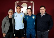 Primer servicio de Roberto Olabe al Aston Villa