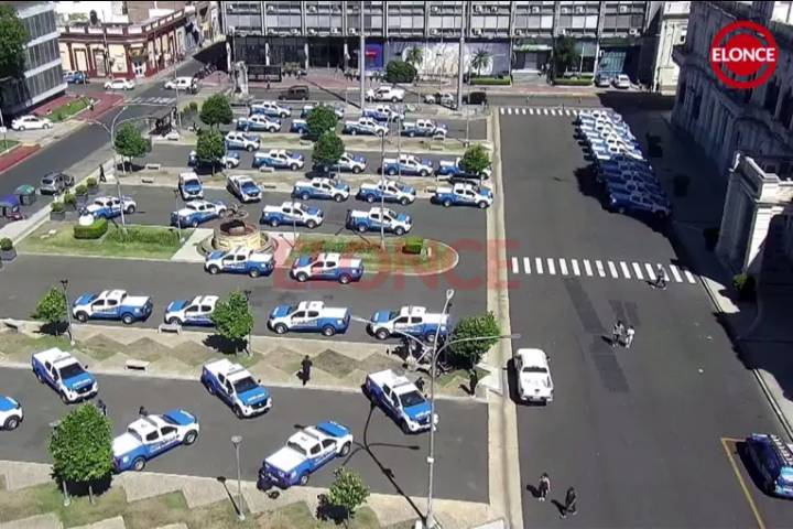 Exhiben en plaza Mansilla más de 40 vehículos que serán incorporados a la Policía de Entre Ríos