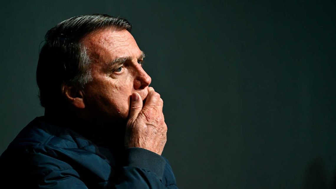 Jair Bolsonaro confesó que intentó quemar su tobillera electrónica por un episodio de “paranoia” causado por medicamentos