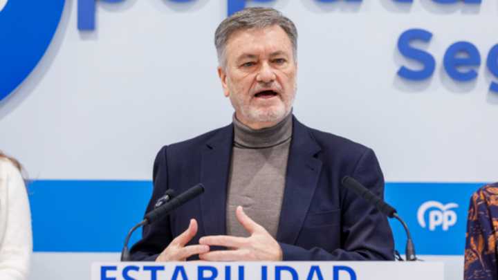 Vázquez lamenta que PSOE y VOX se alíen para generar "confrontación" y sustituyan "el grito por el trabajo"