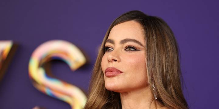 ¿Qué marca internacional de calzado une fuerzas con Sofía Vergara para potenciar el estilo y la comodidad?