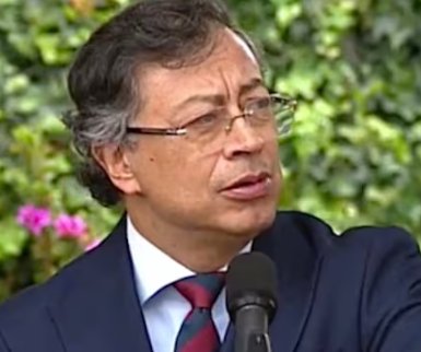 Petro responde a señalamientos de dictadura al hablar de reelección: “Decían que me iba a quedar aquí como un dictador”