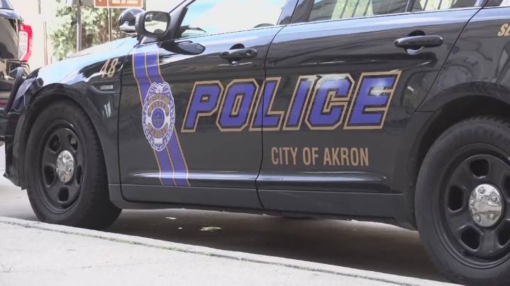 Akron police: Chase ends in crash, serious injuries after car stolen from Circle K