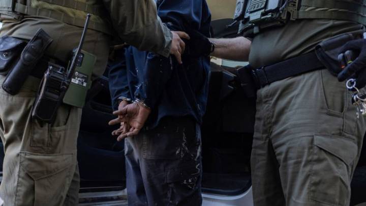 WLS: Judge orders release of hundreds arrested in Illinois immigration crackdown