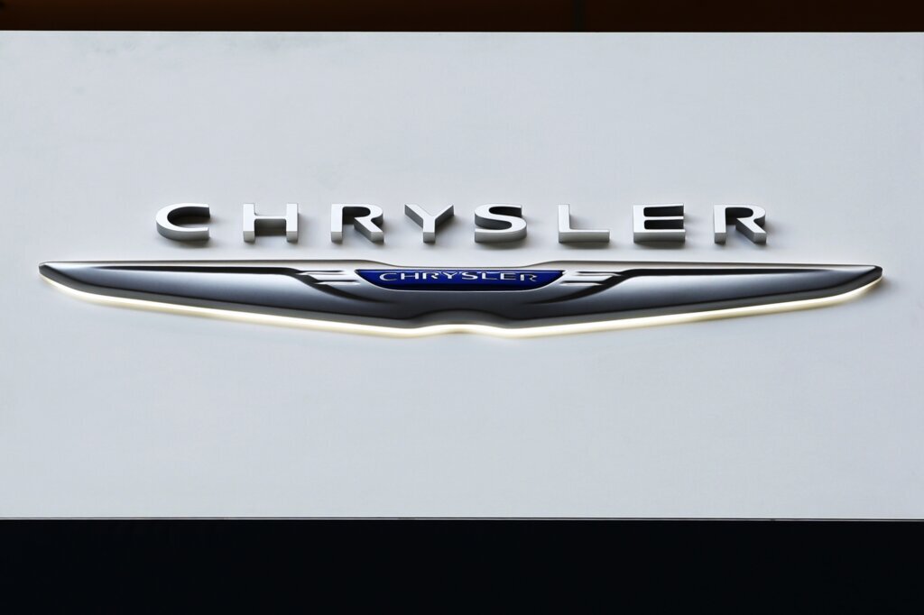 Chrysler recalls 320,000 Jeep plug-in hybrids due to faulty battery that can catch fire