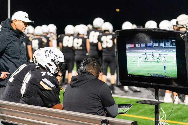 Vote: Who should be the football player of the week for the week of Nov. 10?