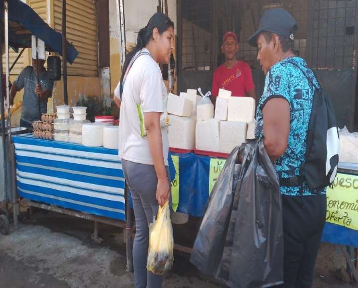 Dólar y falta de control elevan los precios en mercados y supermercados