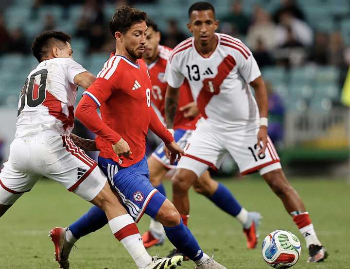 Chile escala al puesto 53 en el ranking FIFA, tras los triunfos ante Rusia y Perú