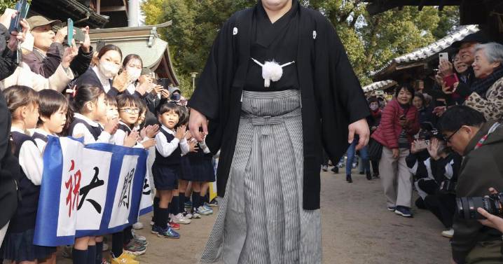 Ukrainian sumo wrestler Aonishiki nears the pinnacle of Japan's national sport