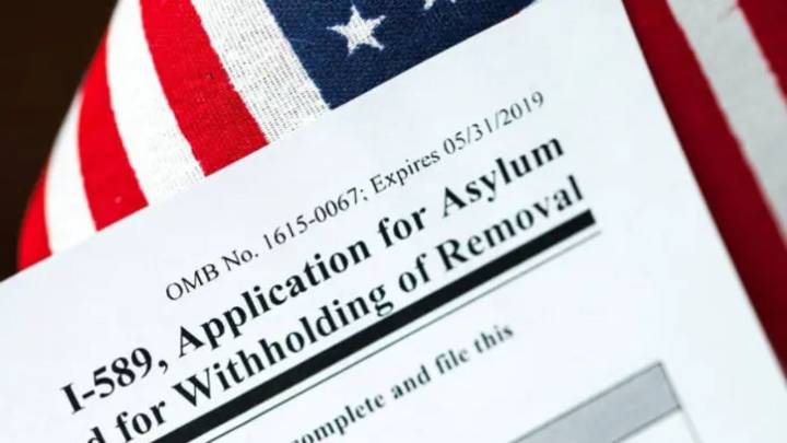 EE.UU. “detiene todas las decisiones de asilo”