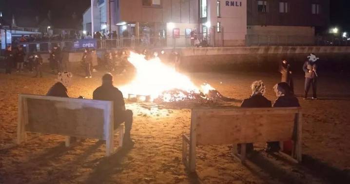 'Kids seriously injured' in Scarborough firework horror as police shut down beach 'event'