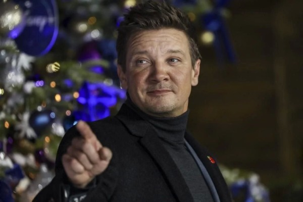 Habría Jeremy Renner amenazado a su ex con llamar a ICE