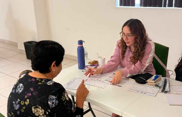 Llevan servicios de salud a jubilados de Telmex