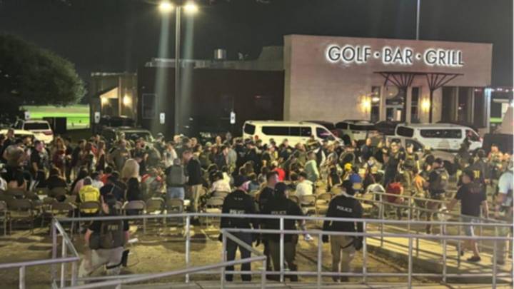 DHS anuncia "operación masiva" en club nocturno de Texas donde detuvo a 27 supuestos miembros del Tren de Aragua