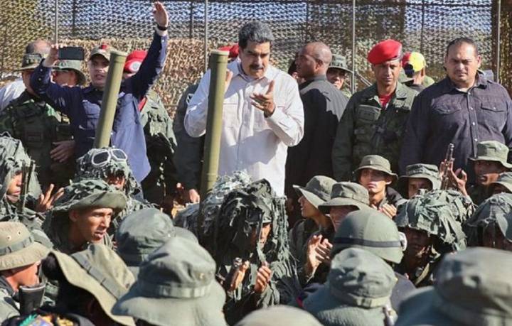 Maduro firmó decreto de la nueva Ley de Comandos de Defensa Integral