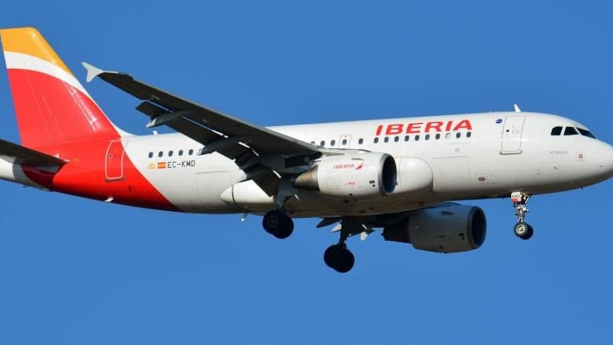 Iberia y otras aerolíneas cancelan sus vuelos a Venezuela por la escalada de tensión con Estados Unidos