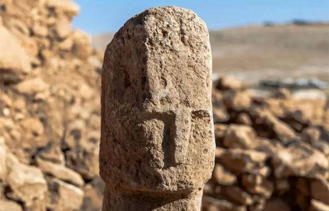 Hallan primer rostro humano tallado en pilar neolítico en Turquía