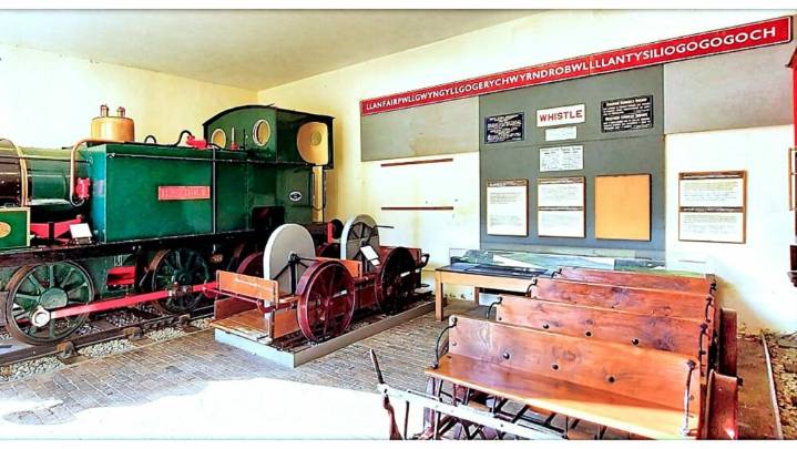 Mennonite Man Has to Read Every Single Freakin' Word at the Museum