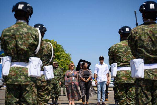 Ministra recibe a la vicepresidenta Francia Márquez a su llegada a Santa Marta para la Cumbre CELAC
