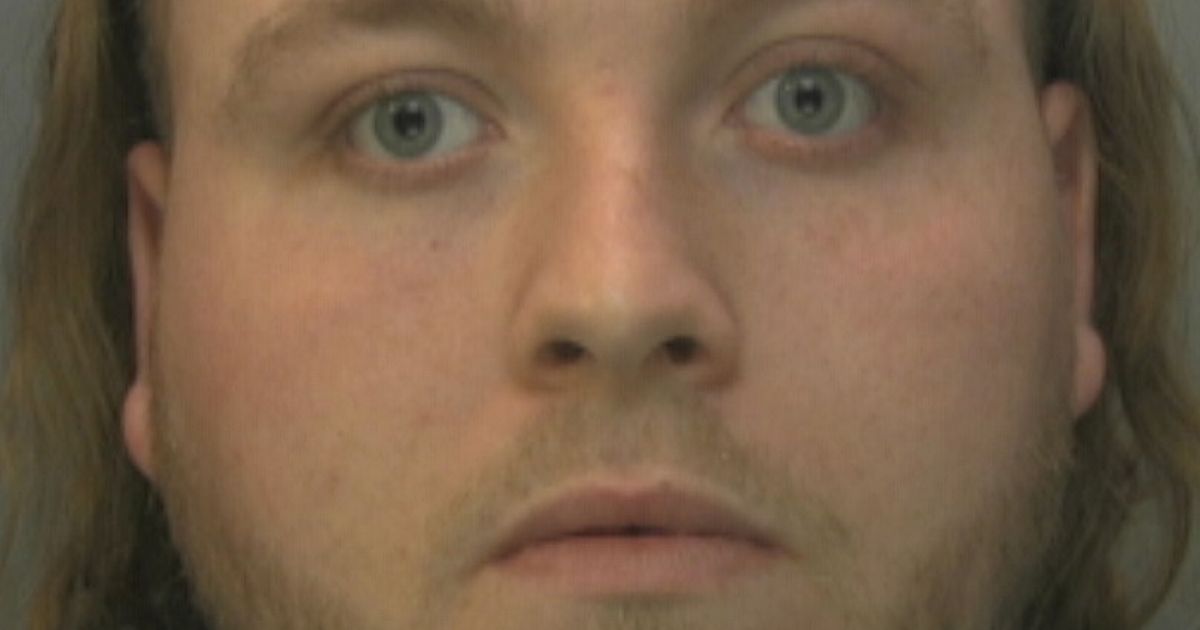 'Do not approach' wanted man as police launch hunt