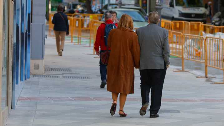 Granada inicia nueva semana con cielos poco nubosos