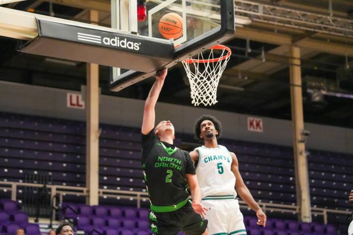 UND men's basketball falls to Coastal Carolina