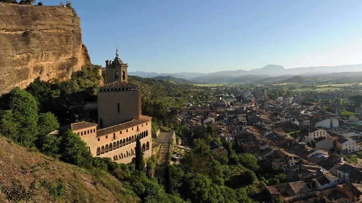 El pueblo de Aragón que compite por iluminarse con las luces doradas de Ferrero Rocher