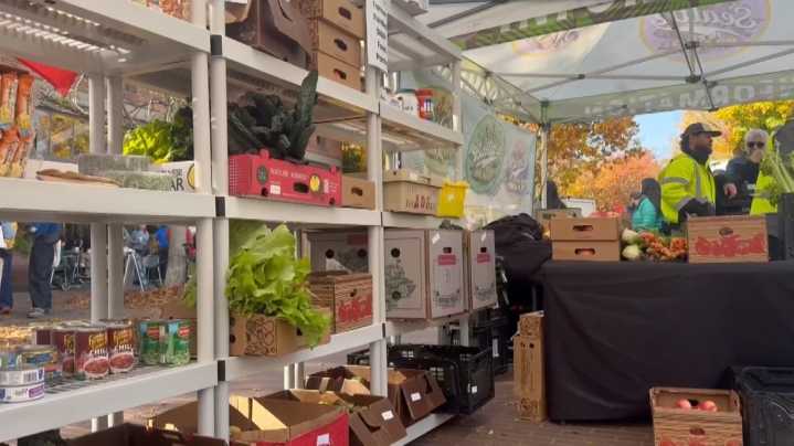 For Seattle families facing SNAP loss, new grassroots effort brings relief in Ballard