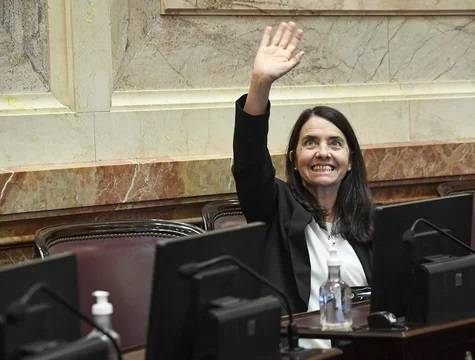 La senadora del PRO Carmen Álvarez Rivero se suma al bloque de La Libertad Avanza